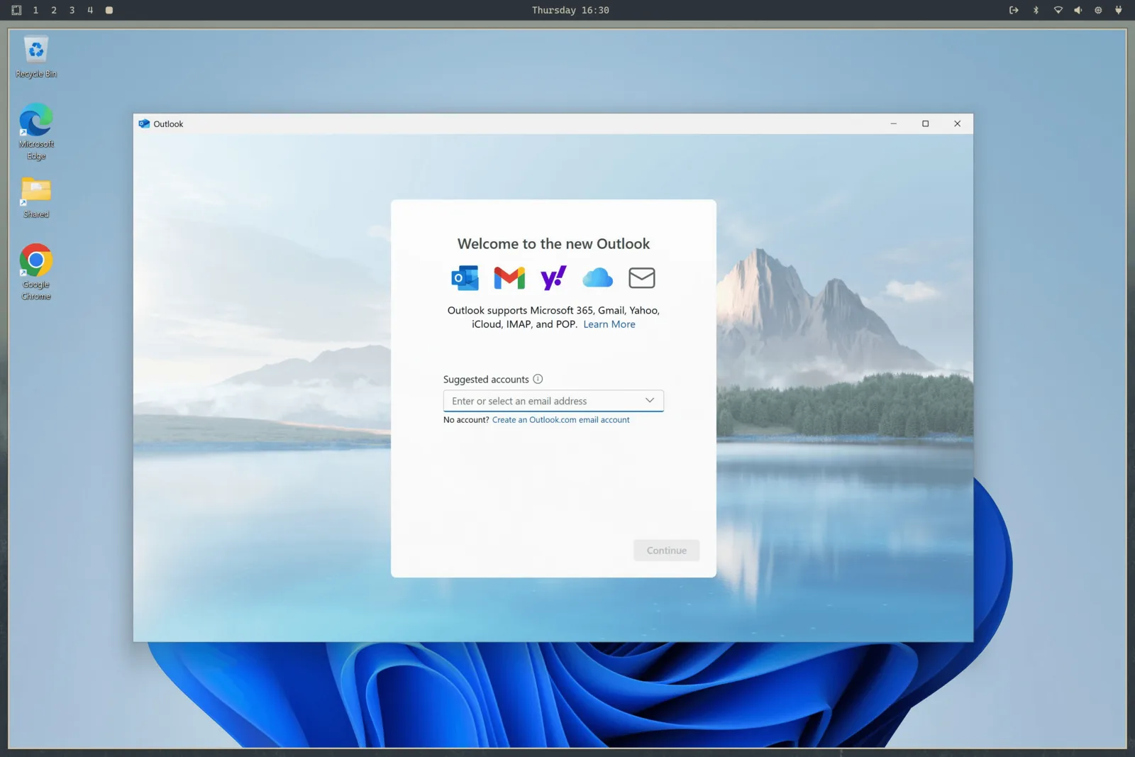 Windows 11 jooksutamas Outlooki Omarchy sees, Omarchy töölauariba kohal nähtaval